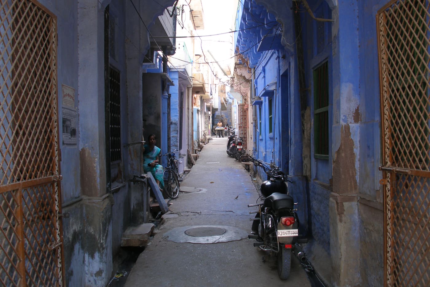 Blau gestrichene Häuser unterhalb des Mehrangarh-Forts in Jodhpur